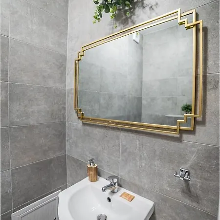 Nullo 3-bedroom By Bookinghost דירה